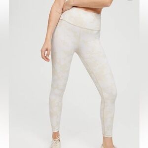 Aerie Offline Ribbed High Waisted Legging NWT Size M Short